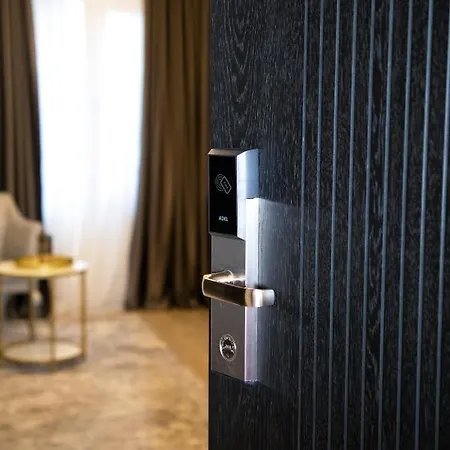 Triss 4* ティラナ