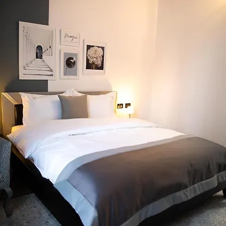 ホテル Triss ティラナ